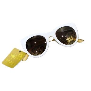 Celebrity Eyewear Cat Eye Sunglasses in White/Leopard